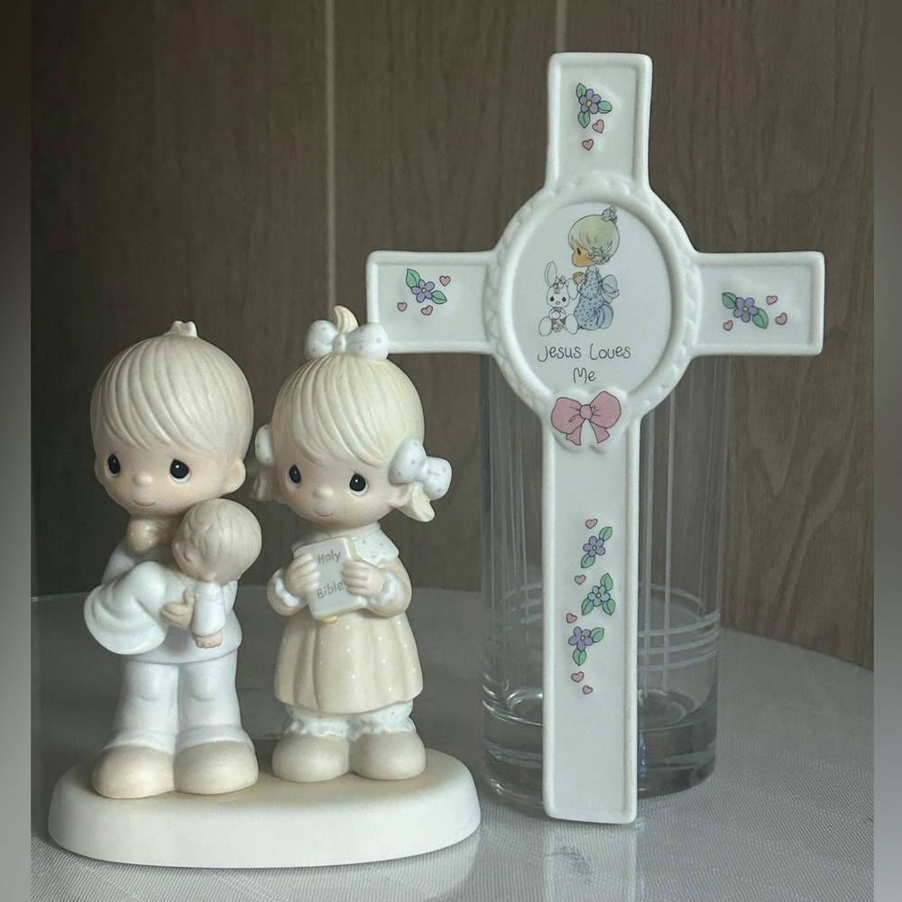 Precious Moments Porcelain Boy Girl Baby Holy Bible + Jesus Loves Me Cross